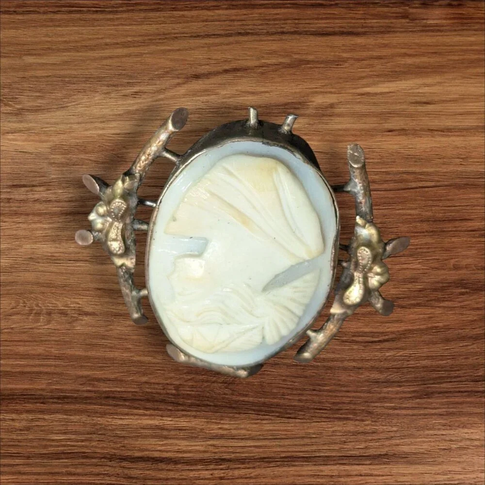 Antique Cameo Brooch Oval Profile Floral‎ Frame Design  Elegant Estate